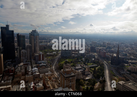 Vue sur le CBD de Melbourne et banlieue nord, à partir de l'hôtel Sofitel de Collins Street. Banque D'Images