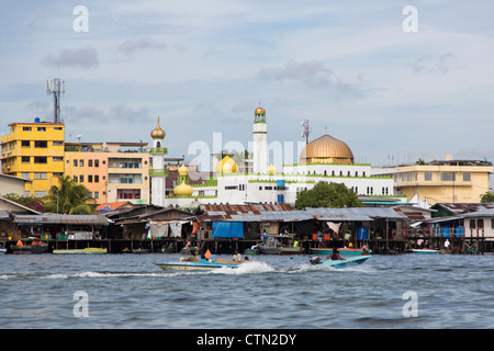 Semporna mosquée vu de la mer en Afrique du Sabah, Bornéo, Malaisie Banque D'Images