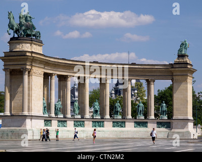 La Place des Héros (Hősök tere) à Budapest, Hongrie, Europe de l'Est Banque D'Images