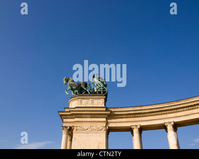 La Place des Héros (Hősök tere) à Budapest, Hongrie, Europe de l'Est Banque D'Images