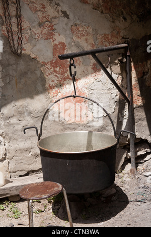 La fabrication du fromage, Valle della Meris, Piemonte, Italie Banque D'Images