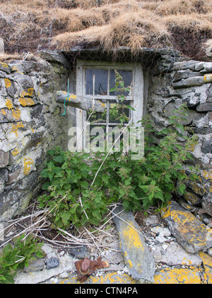 Old Croft House Fenêtre, Berneray, Ecosse Banque D'Images