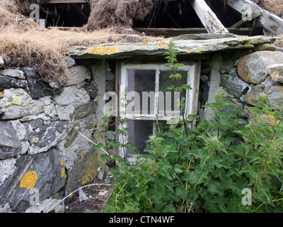 Old Croft House Fenêtre, Berneray, Ecosse Banque D'Images