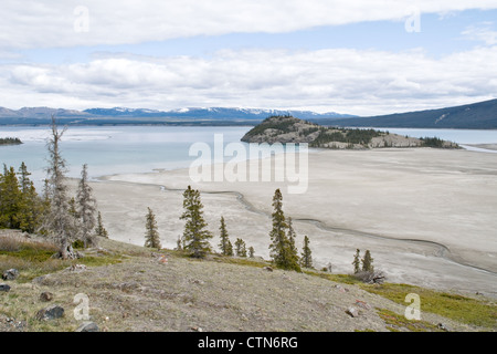 L'embouchure de la rivière Slims et du lac Kluane au-dessus de la route de l'Alaska dans le parc national Kluane, près de Haines Junction, territoire du Yukon, Canada. Banque D'Images