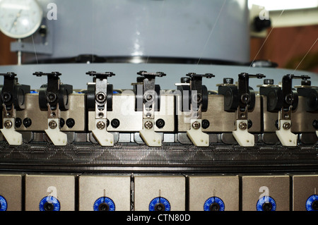 Cône auto machine à une filature textile Banque D'Images