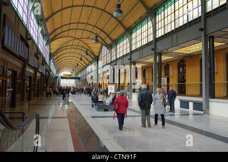 Wroclaw Glowny railway station peu après après rénovation Banque D'Images