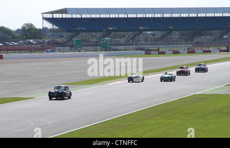 La Race à RAC Woodcote Trophy pour le pré-56 Sports cars à Silverstone Classic 22 Juillet 2012 Banque D'Images