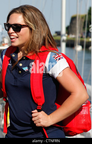 2012 Jeux Olympiques de Londres pour l'équipe de Marin Grande-bretagne : Kate MacGregor, à Weymouth Beach la préparation de voile Banque D'Images