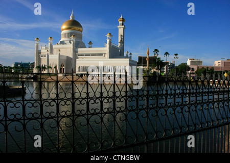 Sultan Omar Ali Mosquée Saifudding, Bandar Seri Begawan, Brunei, en Asie du sud-est Banque D'Images