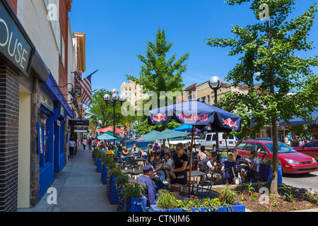 Restaurant trottoir sur la rue Main, au centre-ville d'Ann Arbor, Michigan, USA Banque D'Images