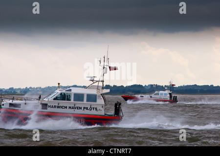 Harwich haven bateau quitter le port du coupe-pilote Banque D'Images