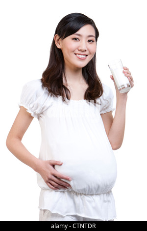 Femme enceinte avec du lait Banque D'Images
