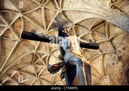 Jeronimos , Crucifixion dans la grande chapelle - Lisbonne - Portugal Banque D'Images