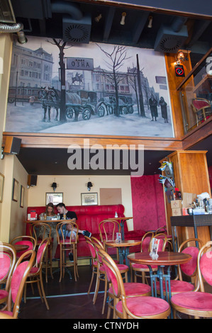 Cafe intérieur à Trg Republike square centre de Belgrade Serbie Europe Banque D'Images