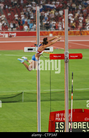 Beijing, Chine - 19 août. 16, 2008 : la Russie Yelena Isinbayeva glisse sur la barre pour gagner, briser le record du monde de saut à la perche Banque D'Images