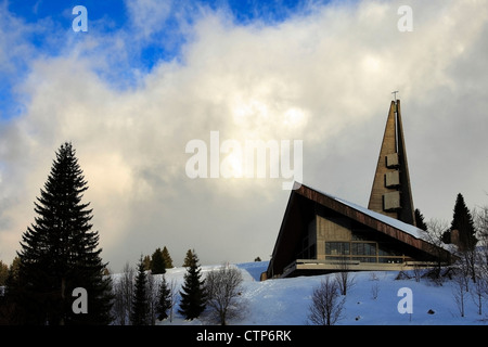 L'église moderne à la station de ski de Feldberg, Forêt-Noire, Schwarzwald, Allemagne, Europe Banque D'Images