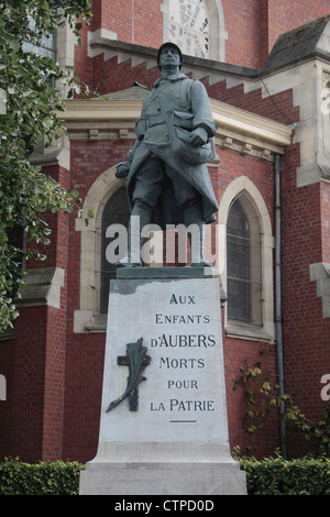 La Seconde Guerre mondiale, un monument à Aubers, près de Mons, dans le sud de la Belgique. Banque D'Images