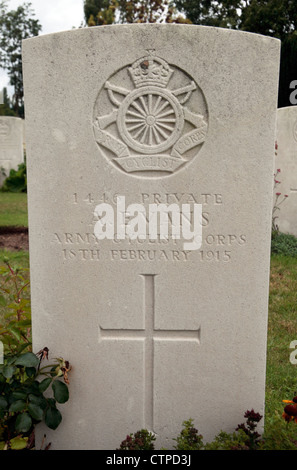 Pierre tombale du Commonwealth à un membre de l'armée en Corps cycliste la crête d'Aubers British Cemetery, Auber, France. Banque D'Images