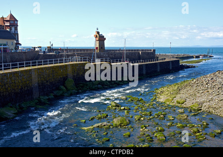 East Lyn, Lynmouth, Devon, Angleterre à la recherche en amont vers la confluence de la rivière West Lyn. Banque D'Images