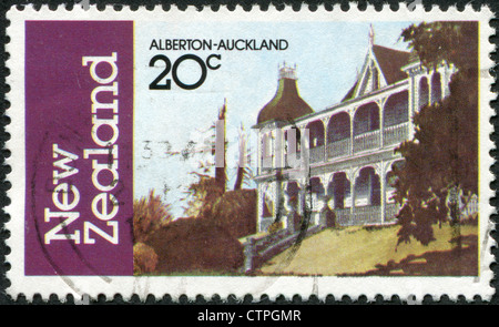 Nouvelle-zélande - VERS 1982 : timbres-poste imprimés en Nouvelle-Zélande, montre Alberton ferme, Auckland, vers 1982 Banque D'Images