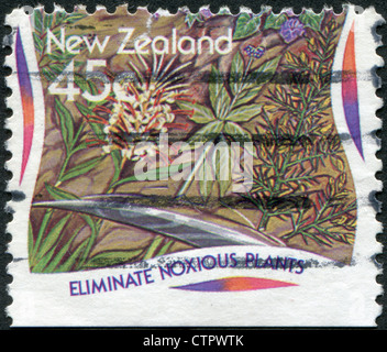 Nouvelle Zélande - circa 1995 : timbre imprimé en Nouvelle-Zélande, est dédié à éliminer les plantes nuisibles, circa 1995 Banque D'Images