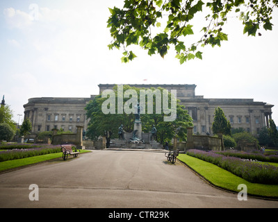 St John`s Gardens avec George Hall à Liverpool Merseyside Royaume-Uni Banque D'Images