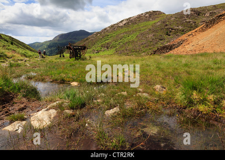 Ancienne mine de cuivre et de laitier dans le MCG Bychan Valley dans le parc national de Snowdonia, Beddgelert Gwynedd, près de North Wales, UK Banque D'Images