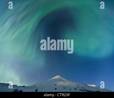 Northern Lights composite (aurora borealis) Talkeetna Mountains dans Hatcher Pass sur transparent nuit froide d'hiver Winter Banque D'Images