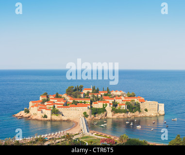 Sveti Stefan (St. Stefan) dans l'île de la mer Adriatique, le Monténégro Banque D'Images