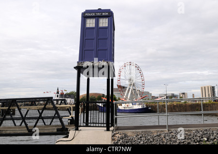 Le Tardis en dehors de l'expérience dans la construction d'Médecin qui Teigr Porth Bay Cardiff Glamorgan Wales Cymru UK GO Banque D'Images