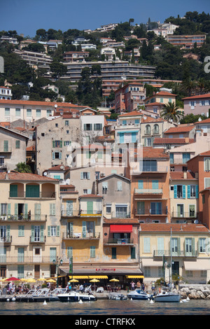 Ville de Villefranche, France. Vue d'été pittoresque de Villefranche-Sur-Mer front de mer et port. Banque D'Images