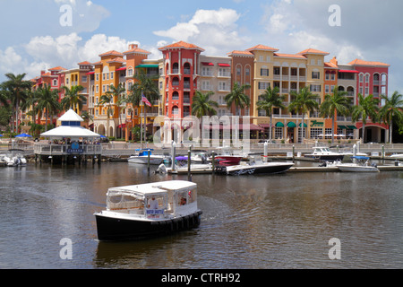 Floride,Comté de collier,Naples,Baie de Naples,Gordon River,Marina Bayfront,shopping shopper shoppers magasins marché marchés achats vente,r Banque D'Images