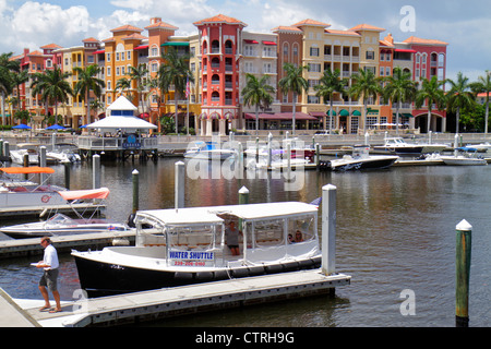 Floride,Comté de collier,Naples,Baie de Naples,Gordon River,Marina Bayfront,shopping shopper shoppers magasins marché marchés achats vente,r Banque D'Images