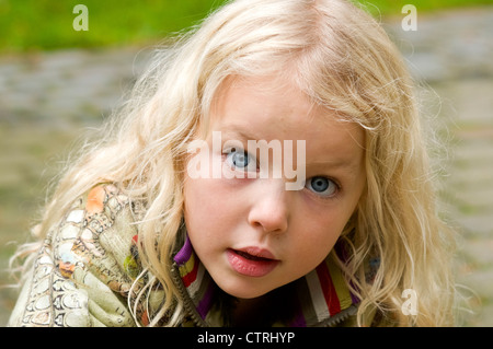 Portrait d'une petite fille blonde Banque D'Images