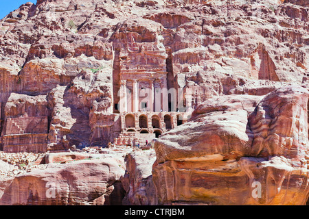 Vue avant sur la cathédrale tombeau de l'Urne à Petra, Jordanie Banque D'Images