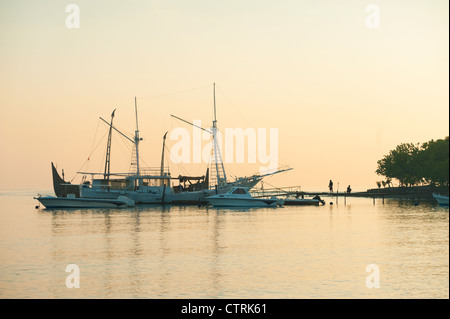 Lever du soleil dans le village de Pemuteran sur l'île de Bali, Indonésie. Pemuteran est connue pour ses coraux et est un spot de plongée sous-marine. Banque D'Images