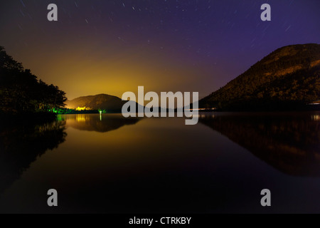 Franconia Notch State Park - Echo Lake dans la nuit dans les Montagnes Blanches du New Hampshire, USA pendant les mois d'été. Banque D'Images