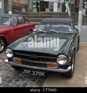 Une Triumph TR6 La voiture sport décapotable à deux places en British Racing Green Banque D'Images