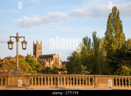 La Cathédrale de Worcester de Worcester Pont sur la rivière Severn Banque D'Images