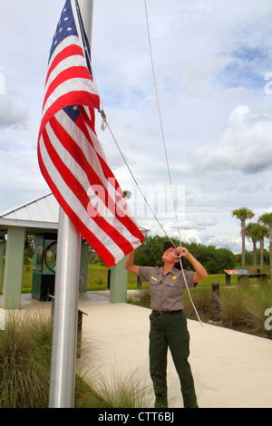 Naples Floride, Everglades, réserve nationale Big Cypress, centre d'accueil Big Cypress Swamp, garde-drapeau, drapeau, descente, les visiteurs voyagent Banque D'Images