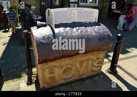 Pain Hovis sculpture sur Gold Hill, Shaftesbury, Dorset, Angleterre, Royaume-Uni Banque D'Images