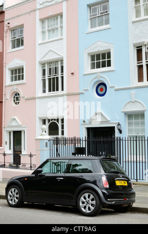 Appartement de couleur pastel en façades Willow Road, London, UK Banque D'Images