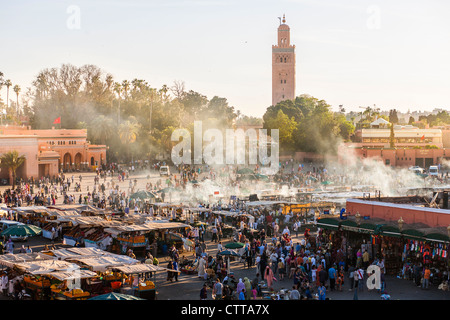 Place Djemaa el Fna à Marrakech, Maroc Banque D'Images