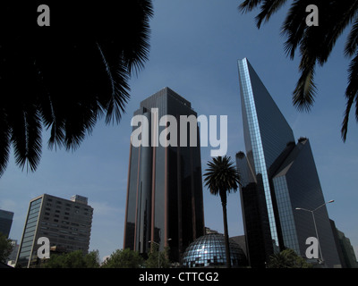 Le gratte-ciel du marché boursier mexicain, Bolsa de Valores, droit, à Paseo de la Reforma Avenue dans la ville de Mexico Banque D'Images