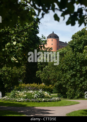 Le Stradstradgarden (parc Stadsträdgården) ci-dessous Uppsala castle. La Suède. Banque D'Images