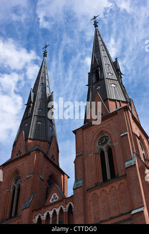 Les flèches de la cathédrale gothique d'Uppsala, Suède. Banque D'Images