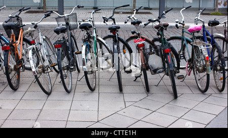 Rangées de bicyclettes. Uppsala, Suède. Banque D'Images