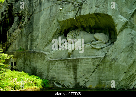 Monument du Lion à l'entrée du jardin des glaciers, Lucerne, Suisse. Banque D'Images