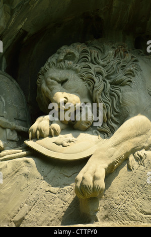 Monument du Lion à l'entrée du jardin des glaciers, Lucerne, Suisse. Banque D'Images