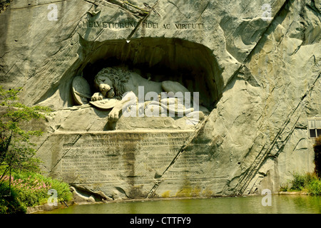 Monument du Lion à l'entrée du jardin des glaciers, Lucerne, Suisse. Banque D'Images